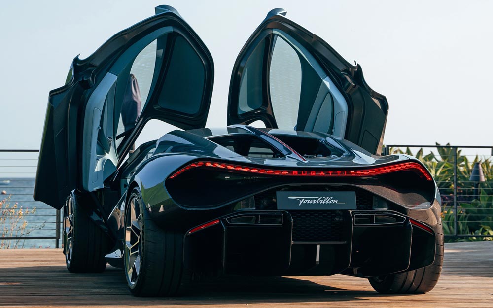 Tre Quarti Posteriore con le Portiere Aperte di Bugatti Tourbillon